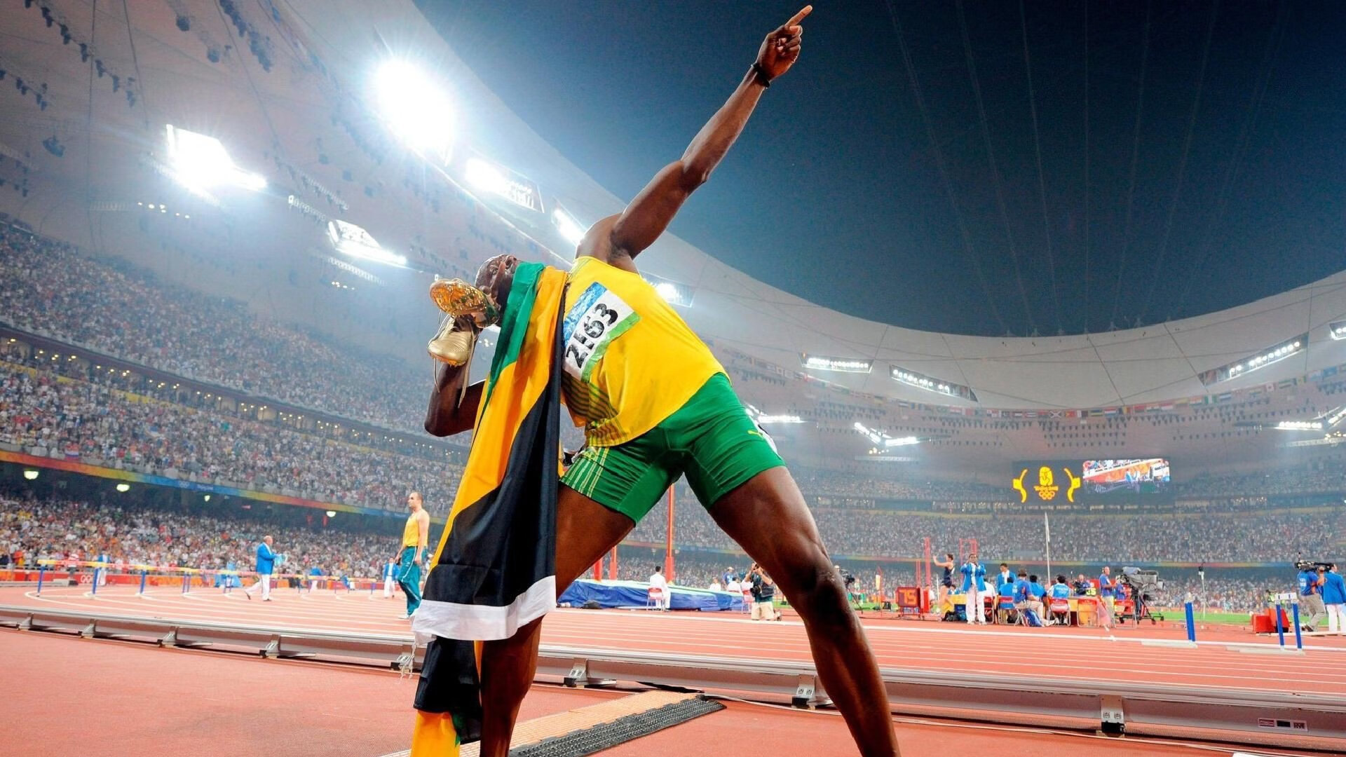 世界青年篮球锦标赛中，欧洲与美洲球队激烈角逐，争夺未来之星